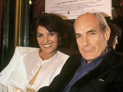 Tom√°s Guti√©rrez Alea and his wife Mirtha Ibarra The film director and the actress in a cinema in the premi√®re of ¬¥Guantanamera¬¥
