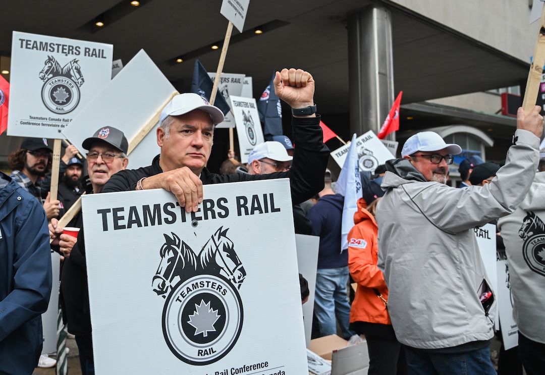Canada Railways Lock Out Workers As Talks Fail, Snarling Trade