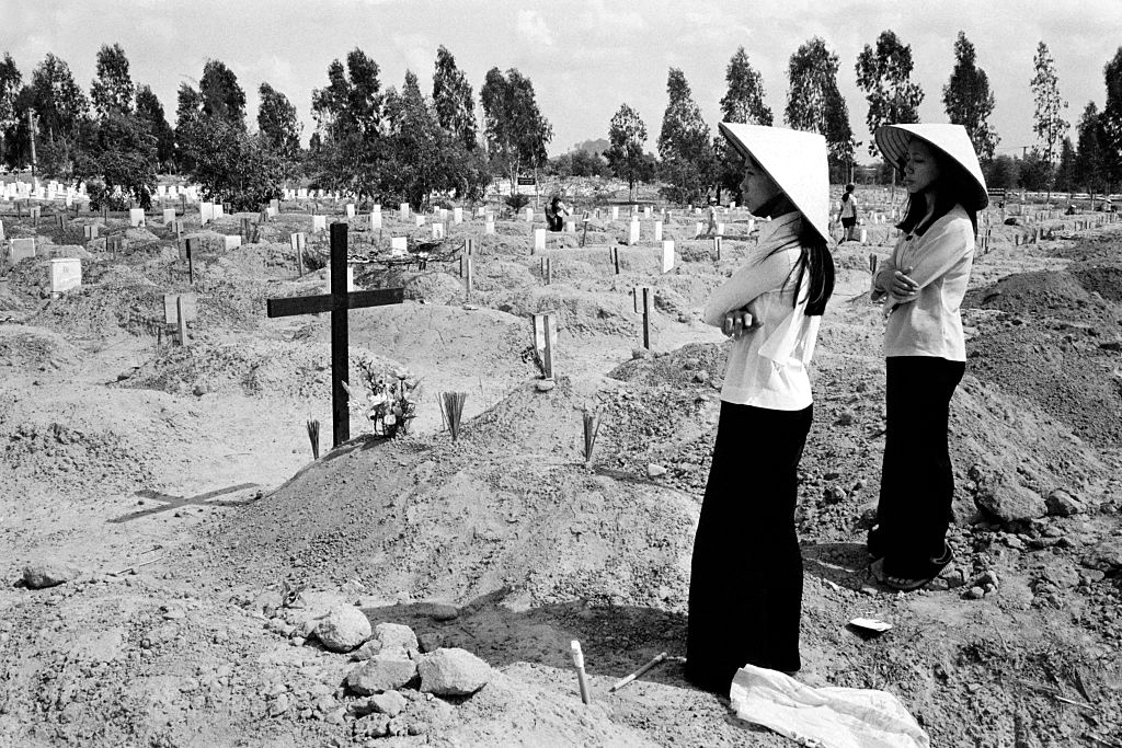 VIETNAM-WAR-CEMETERY