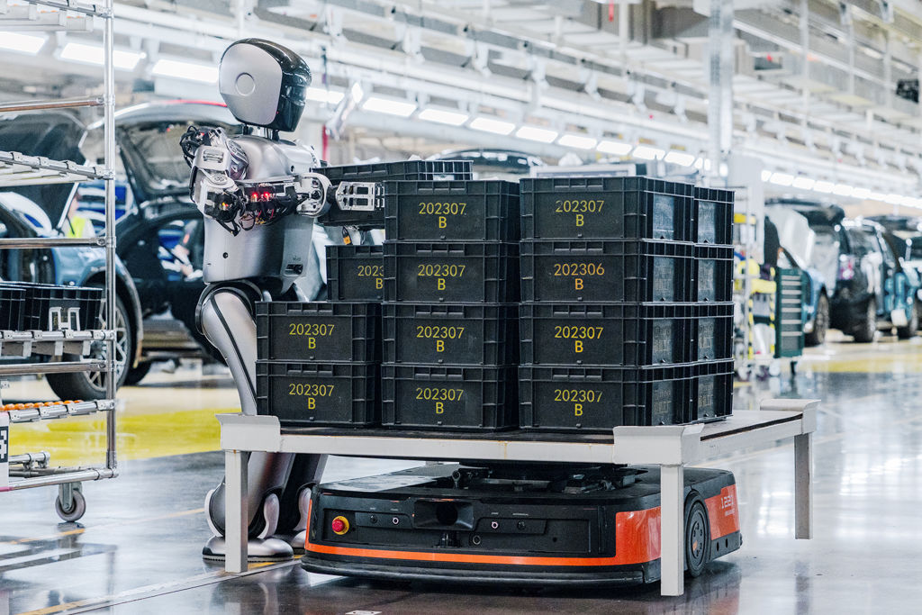 UBTech's New Humanoid Robot On Duty At Zeekr 5G Smart Factory