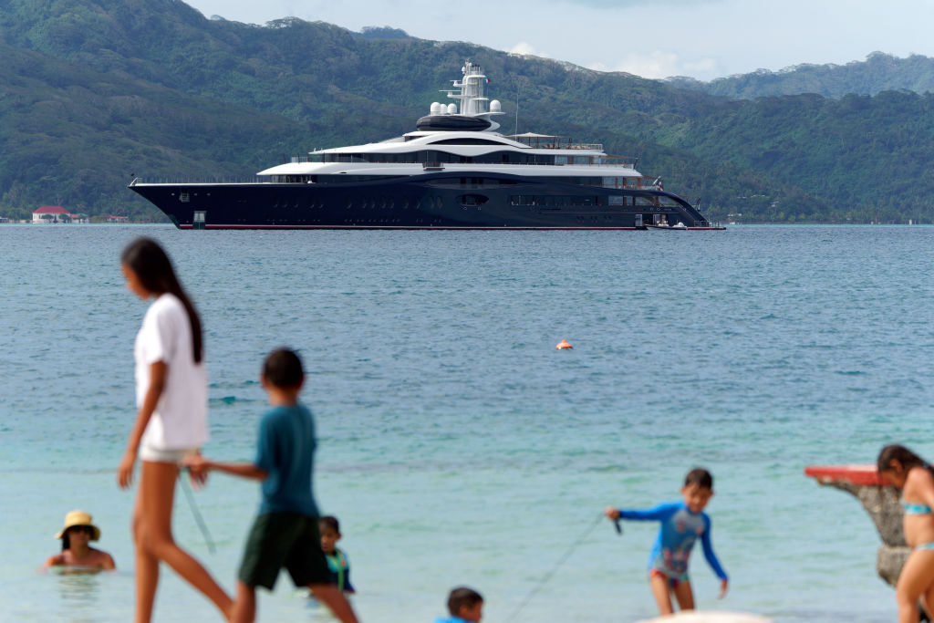 Marc Zuckerberg's Yacht Seen In French Polynesia