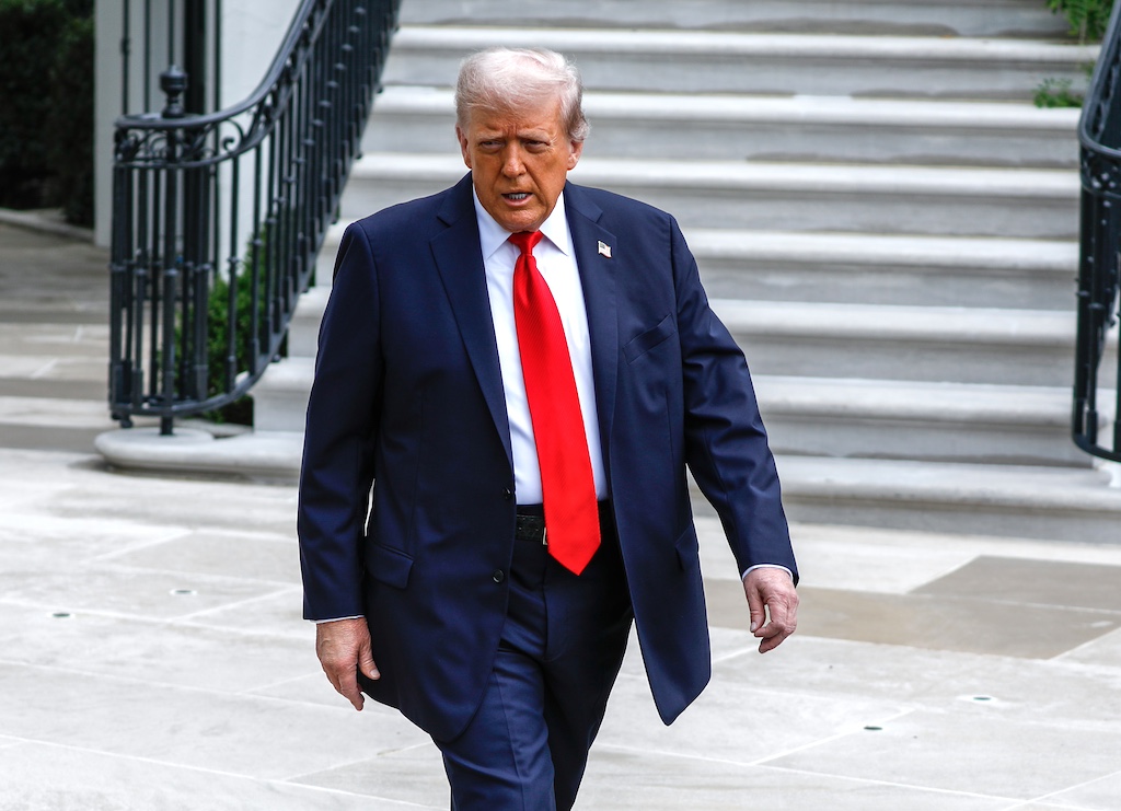 US President Donald Trump departs for White House to New York