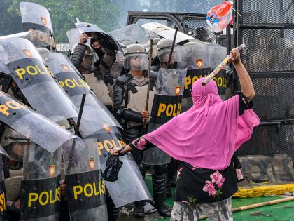 TOPSHOT-INDONESIA-POLITICS-LABOUR-PROTEST