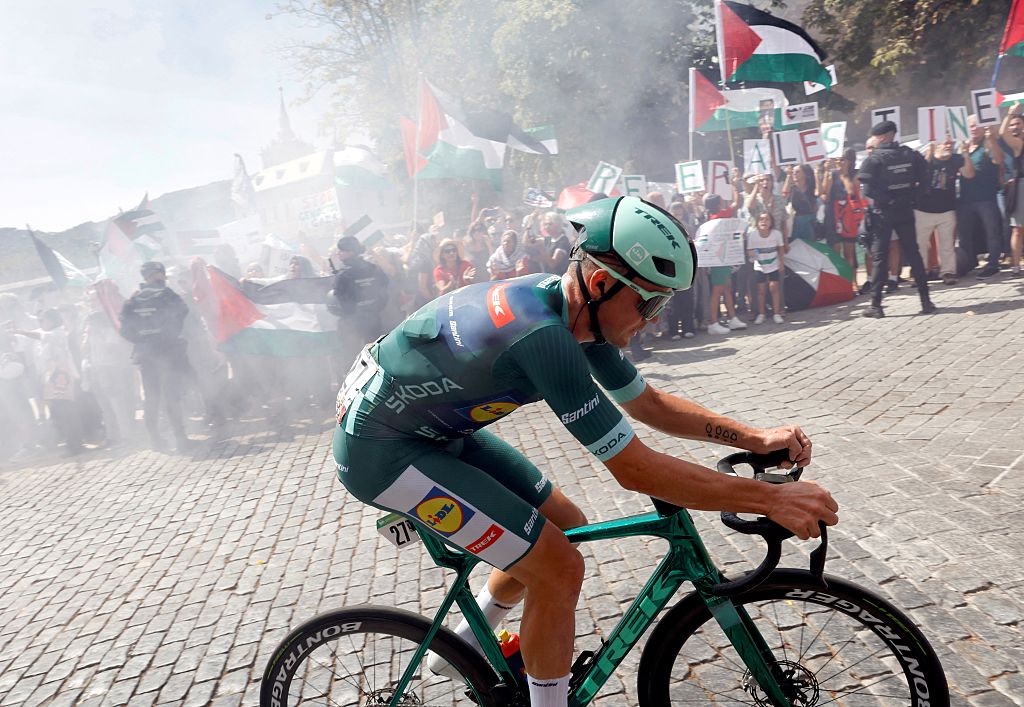 TOPSHOT-CYCLING-ESP-VUELTA-DEMO