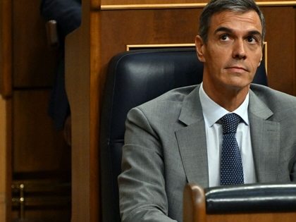 Pedro Sánchez attends an extraordinary parliamentary session to vote on a government housing decree on October 2, 2026, at the Congress of Deputies in Madrid.