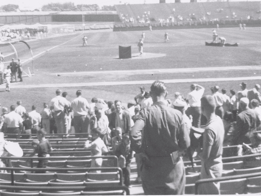 A 1960 Braves game at County Stadium