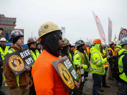 Governor Hochul Meets Construction Workers As Trump Says Government Won't Pay for NJ-NY Tunnel 'Cost Overruns'