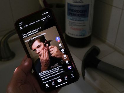 US-UK-INTERNET-HEALTH-DISINFORMATION-LOOKSMAXXING