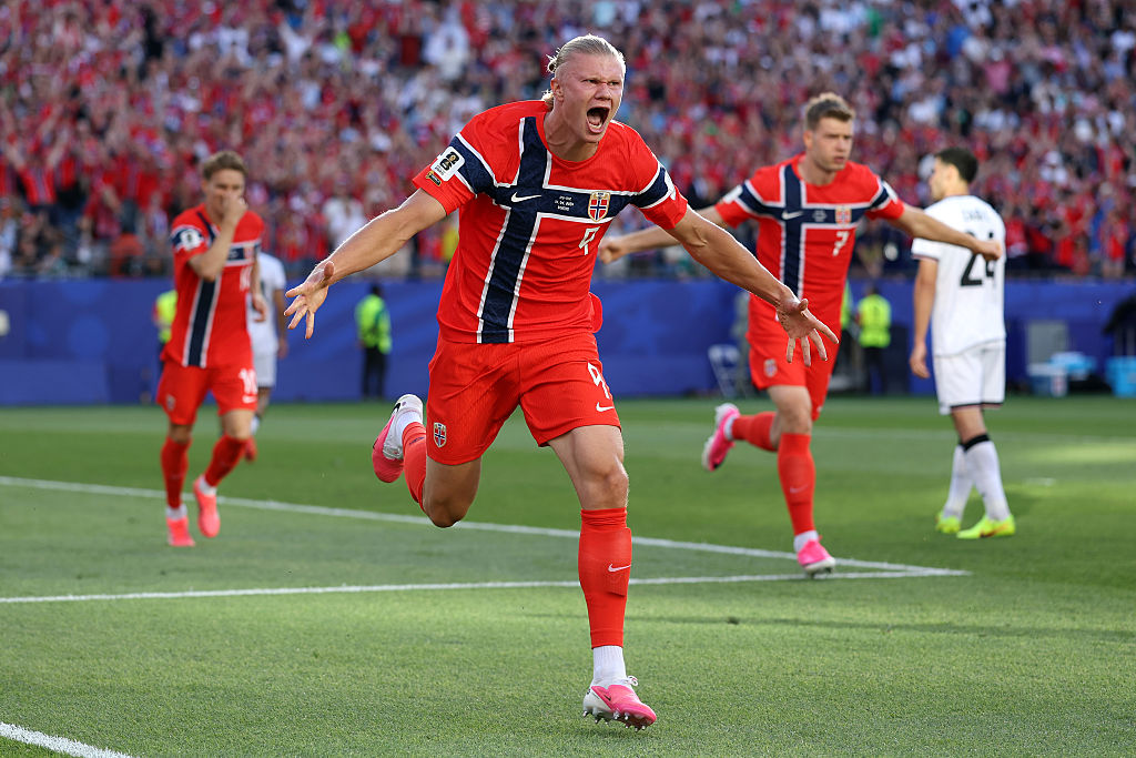 Erling Haaland celebrates goal