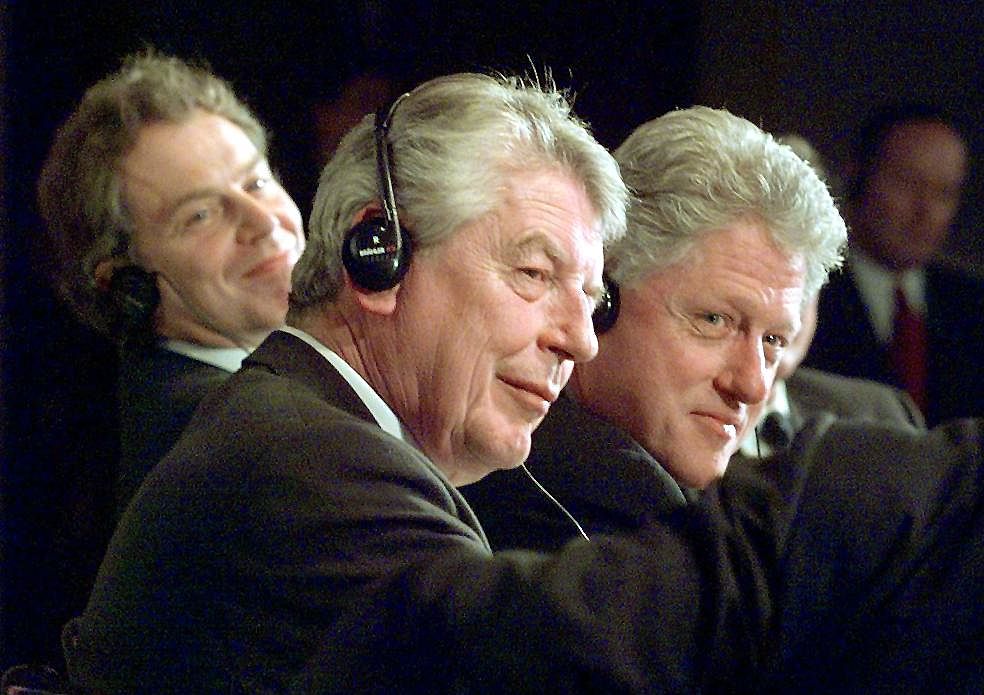 Tony Blair, Wim Kok, and Bill Clinton photographed together at a conference