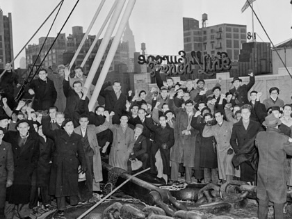 Some of the 149 members of the Abraham Lincoln Brigade, just after they arrived in New York on the S.S. Paris, December 15, 1939, from service in the Spanish Civil War.