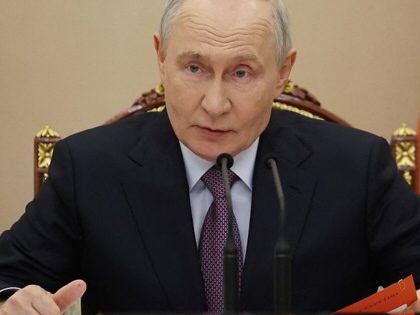 Vladimir Putin chairs a Security Council meeting in Moscow on August 7, 2026