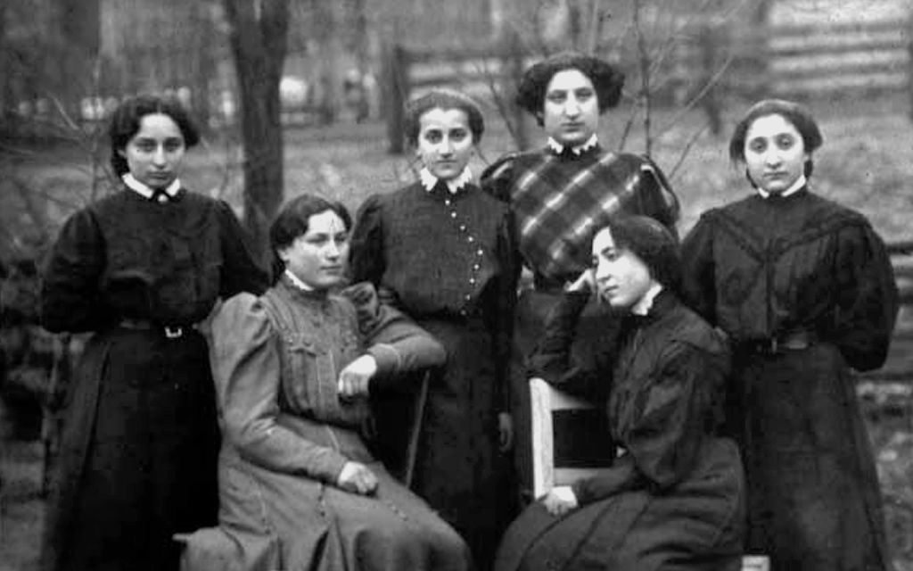 Women members of the Jewish Labour Bund, photographed in 1907. 